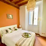 Urban House - Charming Navigli Center Апартаменты *